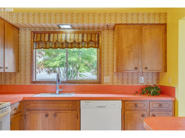 14335 Ne ALTON Ct, Portland, OR 97230