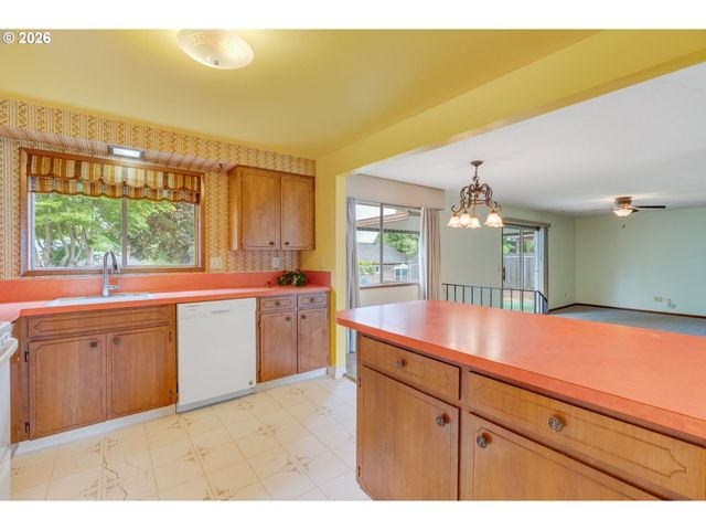 14335 Ne ALTON Ct, Portland, OR 97230