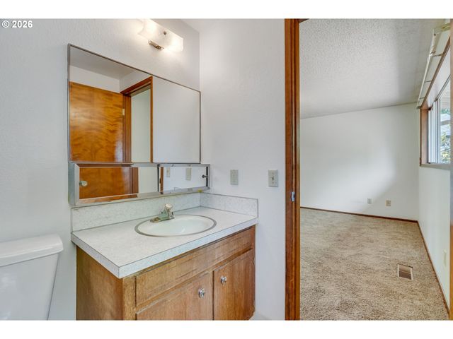 14335 Ne ALTON Ct, Portland, OR 97230