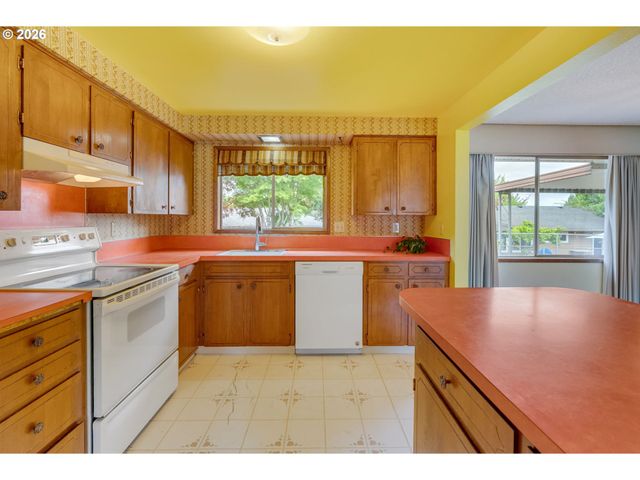 14335 Ne ALTON Ct, Portland, OR 97230