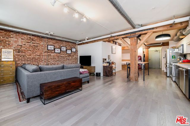 527 Molino Street 206, Los Angeles, CA 90013