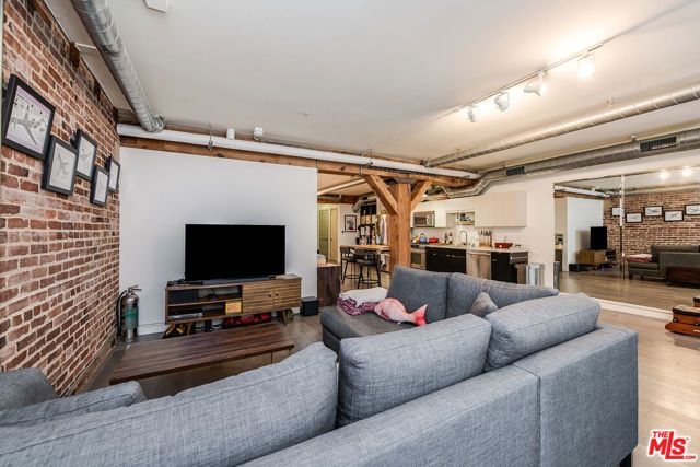 527 Molino Street 206, Los Angeles, CA 90013