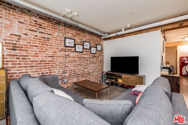 527 Molino Street 206, Los Angeles, CA 90013