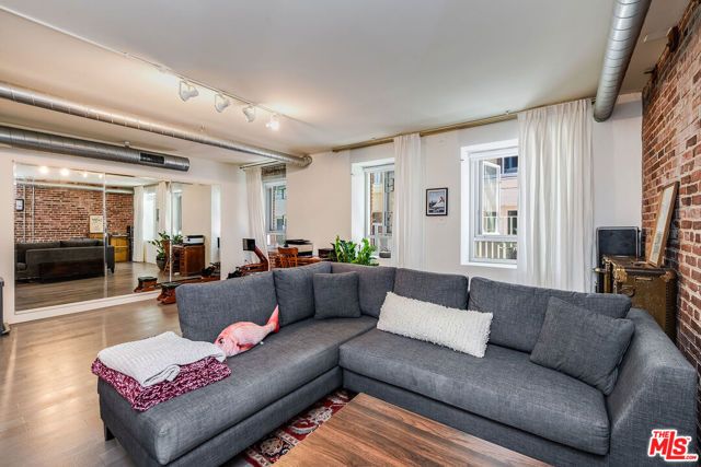 527 Molino Street 206, Los Angeles, CA 90013