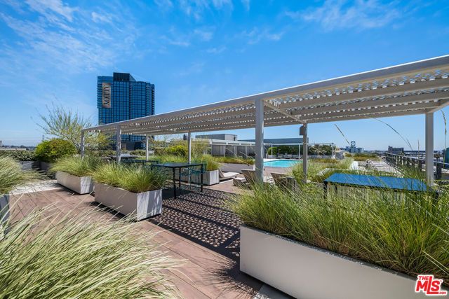 527 Molino Street 206, Los Angeles, CA 90013