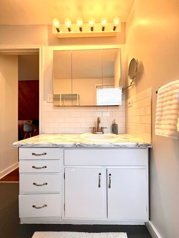 2712 W Saint Helen Street, Chicago, IL 60647