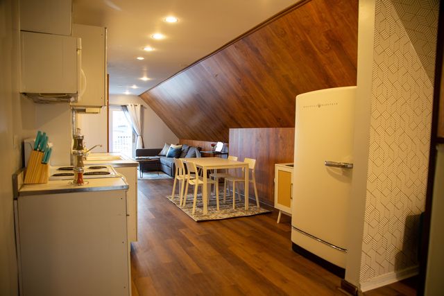 2712 W Saint Helen Street, Chicago, IL 60647