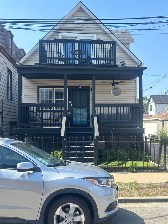 2712 W Saint Helen Street, Chicago, IL 60647