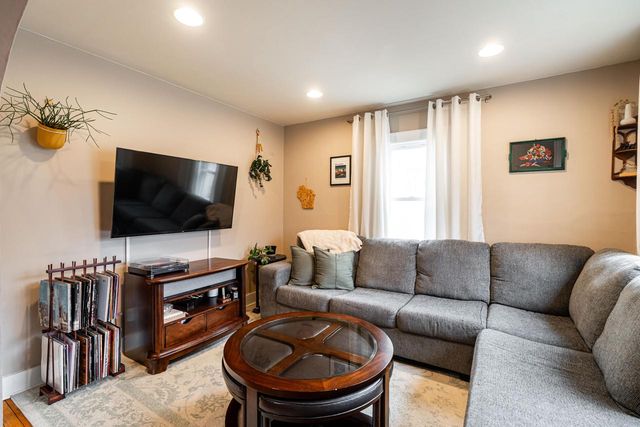 607 S Oak Park COURT, Milwaukee, WI 53214