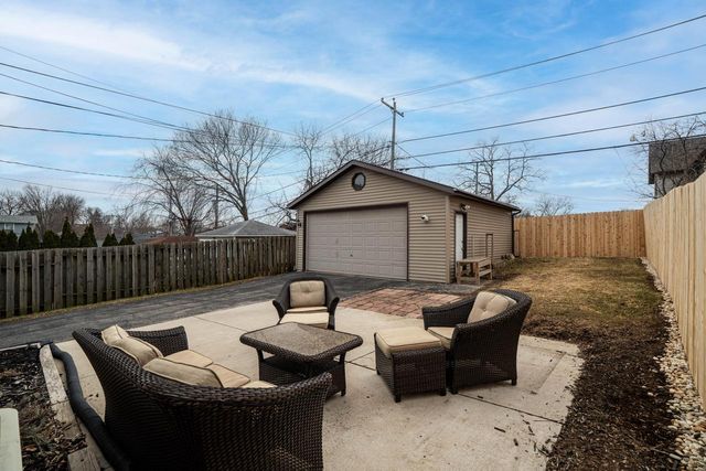 607 S Oak Park COURT, Milwaukee, WI 53214