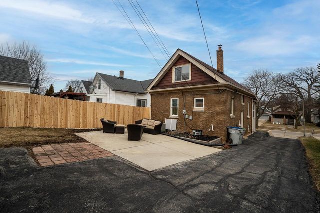 607 S Oak Park COURT, Milwaukee, WI 53214