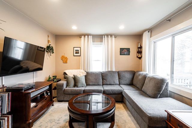 607 S Oak Park COURT, Milwaukee, WI 53214