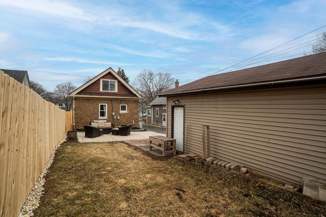 607 S Oak Park COURT, Milwaukee, WI 53214