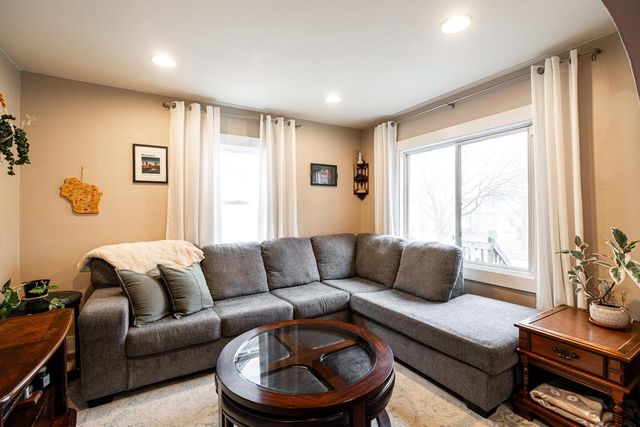 607 S Oak Park COURT, Milwaukee, WI 53214