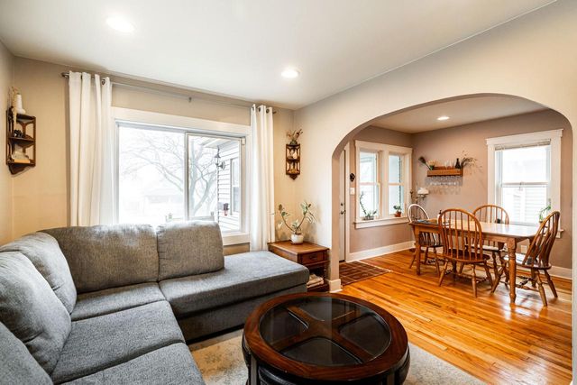 607 S Oak Park COURT, Milwaukee, WI 53214