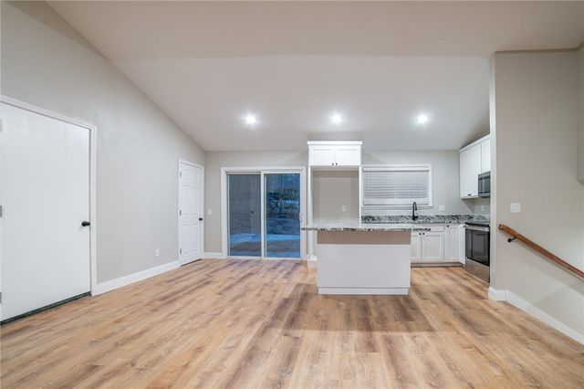 1647 E Carolyn Drive, Fayetteville, AR 72701