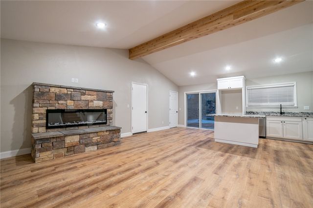 1647 E Carolyn Drive, Fayetteville, AR 72701