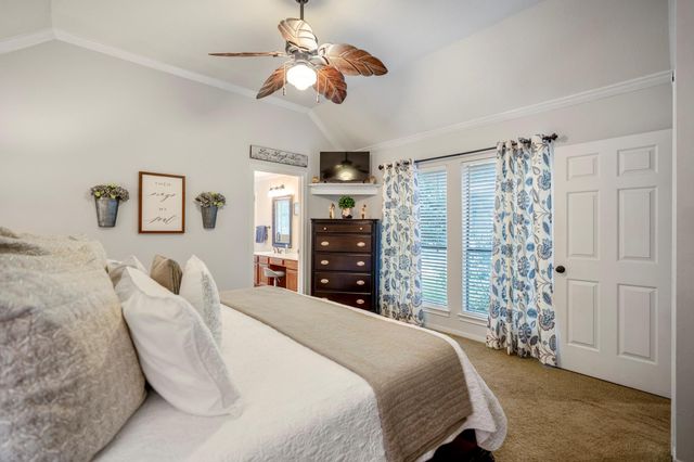812 Woodland Lane, Conroe, TX 77302