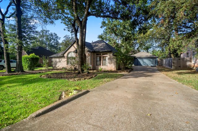 812 Woodland Lane, Conroe, TX 77302