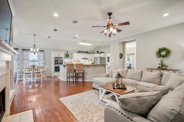 812 Woodland Lane, Conroe, TX 77302