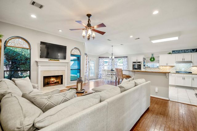 812 Woodland Lane, Conroe, TX 77302