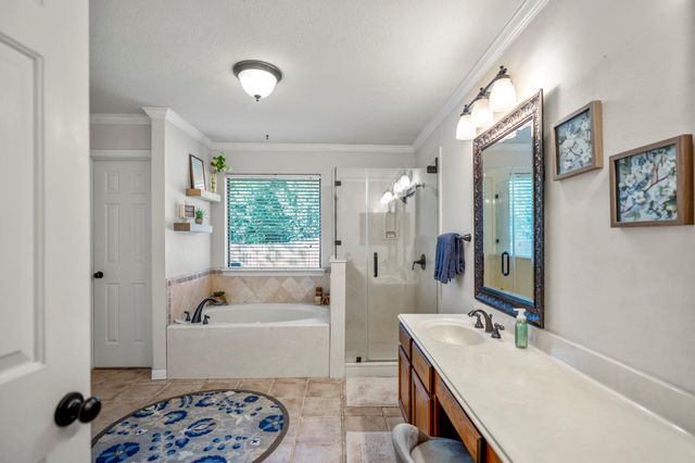 812 Woodland Lane, Conroe, TX 77302