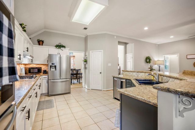 812 Woodland Lane, Conroe, TX 77302