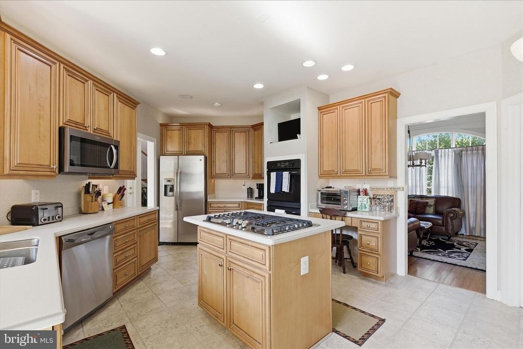 Image 10 of property listing at 712 COYBAY DR, Annapolis, MD 21401