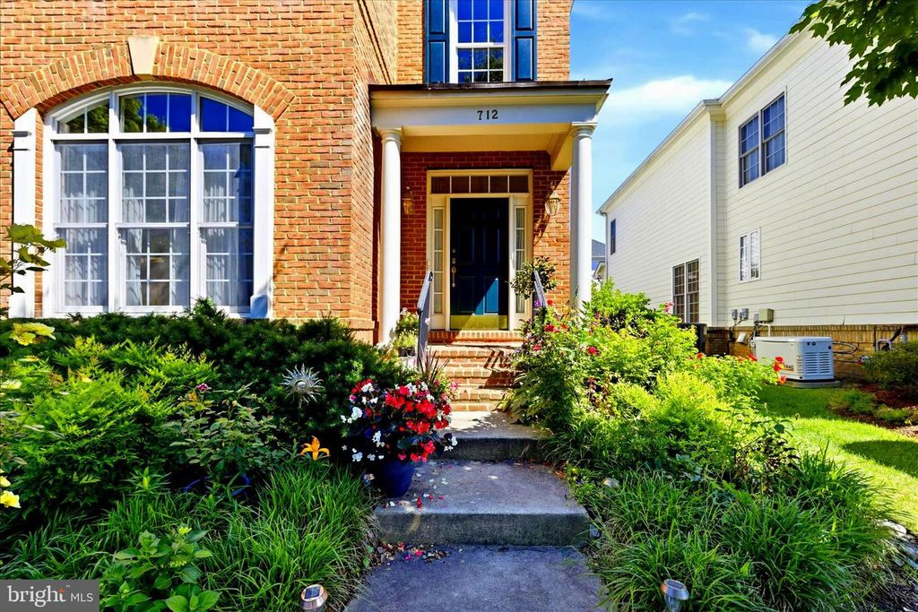 Image 2 of property listing at 712 COYBAY DR, Annapolis, MD 21401