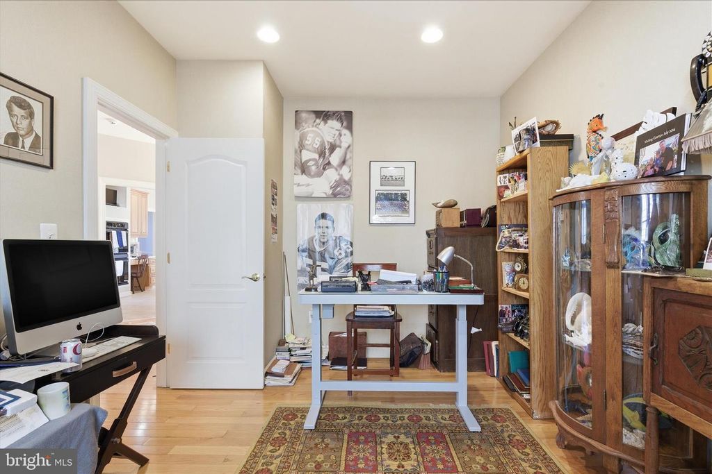 Image 21 of property listing at 712 COYBAY DR, Annapolis, MD 21401
