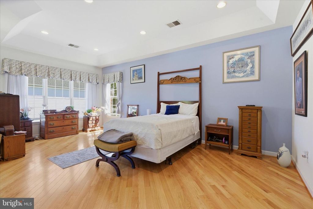 Image 24 of property listing at 712 COYBAY DR, Annapolis, MD 21401