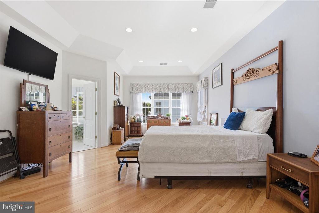 Image 25 of property listing at 712 COYBAY DR, Annapolis, MD 21401