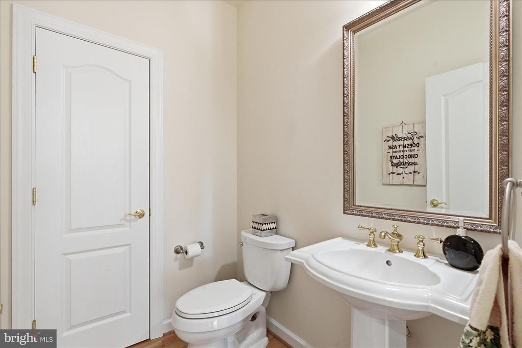 Image 31 of property listing at 712 COYBAY DR, Annapolis, MD 21401