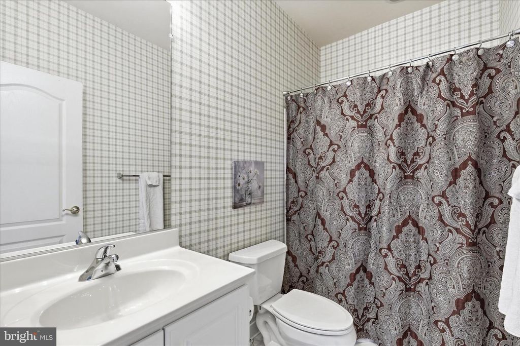 Image 34 of property listing at 712 COYBAY DR, Annapolis, MD 21401