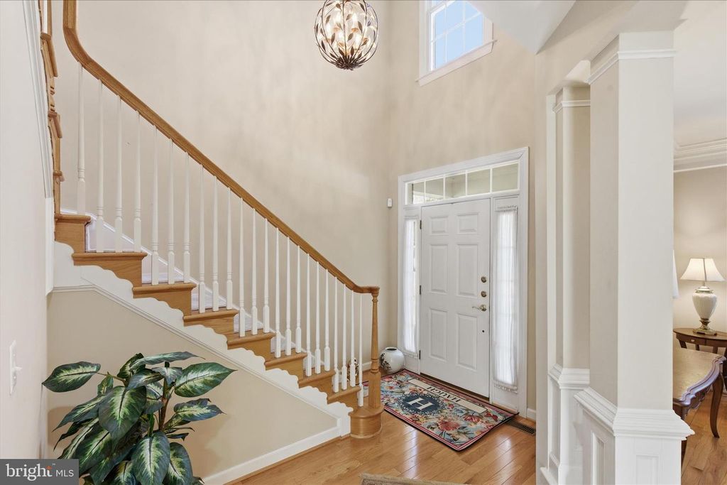 Image 4 of property listing at 712 COYBAY DR, Annapolis, MD 21401