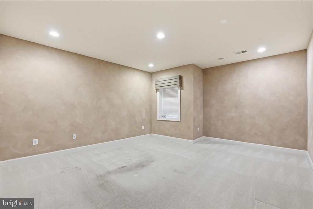 Image 41 of property listing at 712 COYBAY DR, Annapolis, MD 21401