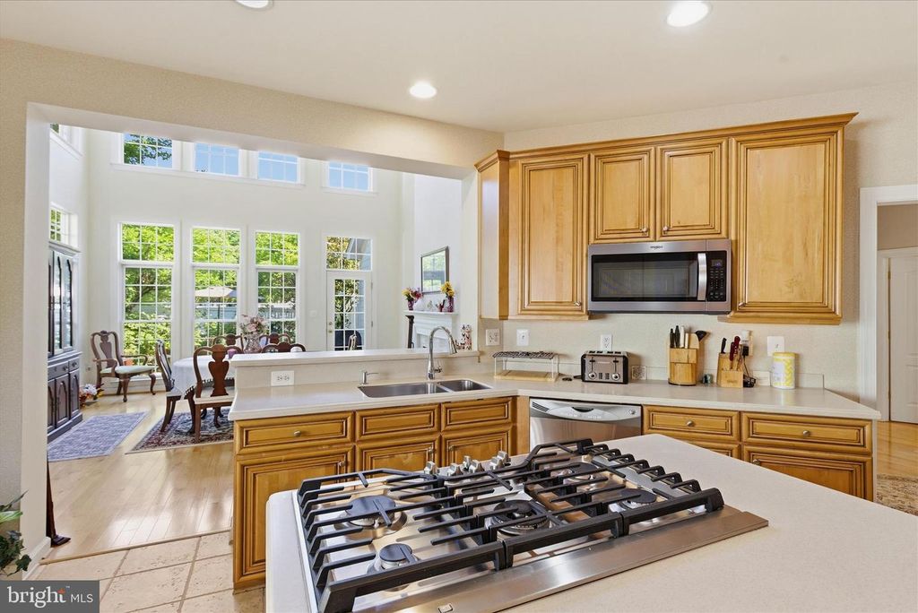 Image 5 of property listing at 712 COYBAY DR, Annapolis, MD 21401