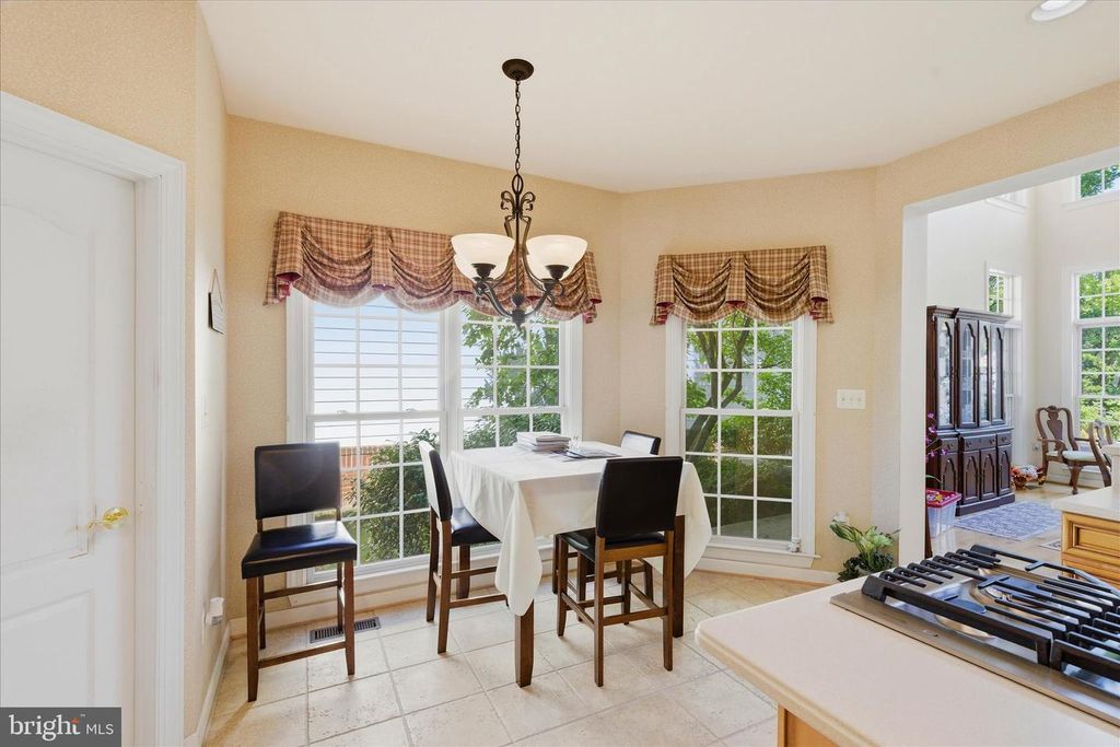 Image 7 of property listing at 712 COYBAY DR, Annapolis, MD 21401
