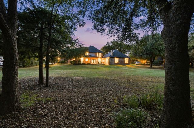 303 Highland Court, Double Oak, TX 75077