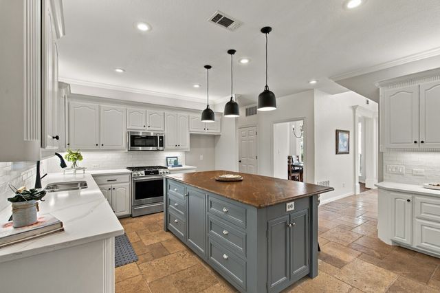 303 Highland Court, Double Oak, TX 75077