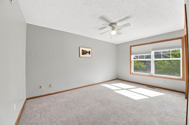 410 Hickory Lane N, Oakdale, MN 55128