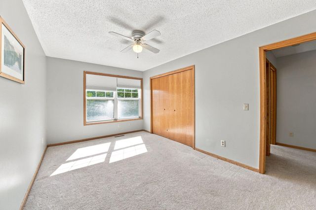 410 Hickory Lane N, Oakdale, MN 55128