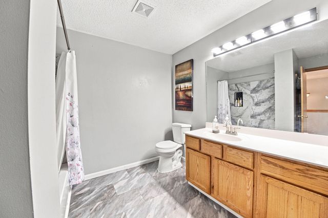 410 Hickory Lane N, Oakdale, MN 55128