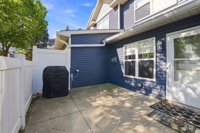 410 Hickory Lane N, Oakdale, MN 55128