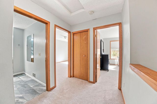 410 Hickory Lane N, Oakdale, MN 55128