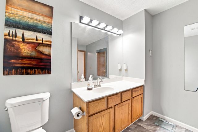 410 Hickory Lane N, Oakdale, MN 55128