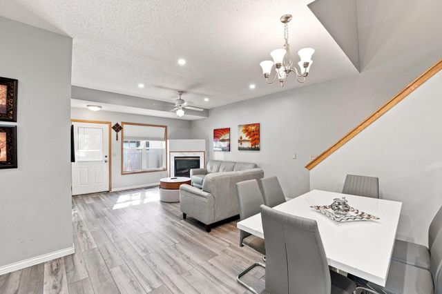 410 Hickory Lane N, Oakdale, MN 55128