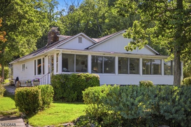 25 Cottage Ave, Frankford Twp., NJ 07860