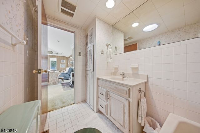 25 Cottage Ave, Frankford Twp., NJ 07860