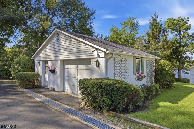 25 Cottage Ave, Frankford Twp., NJ 07860